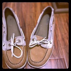 Relax in these Comfy Sperry Boot shoes!